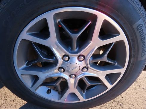 Used 2020 Jeep Grand Cherokee Overland image 16