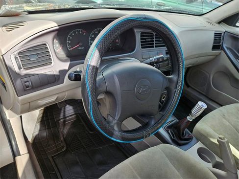Used 2003 Hyundai Elantra GLS image 13