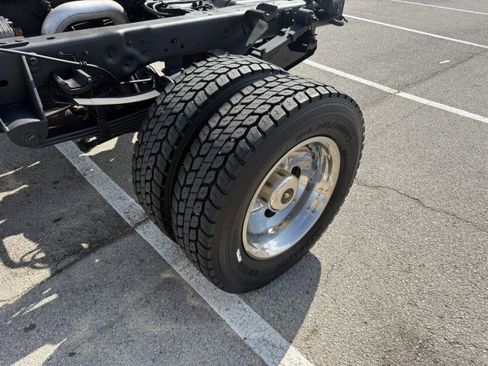 Used 2015 Ford F550 4x4 Regular Cab Super Duty image 6