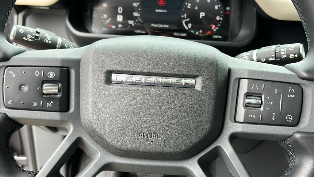 Used 2024 Land Rover Defender 110 X-Dynamic SE AWD/4WD image 11