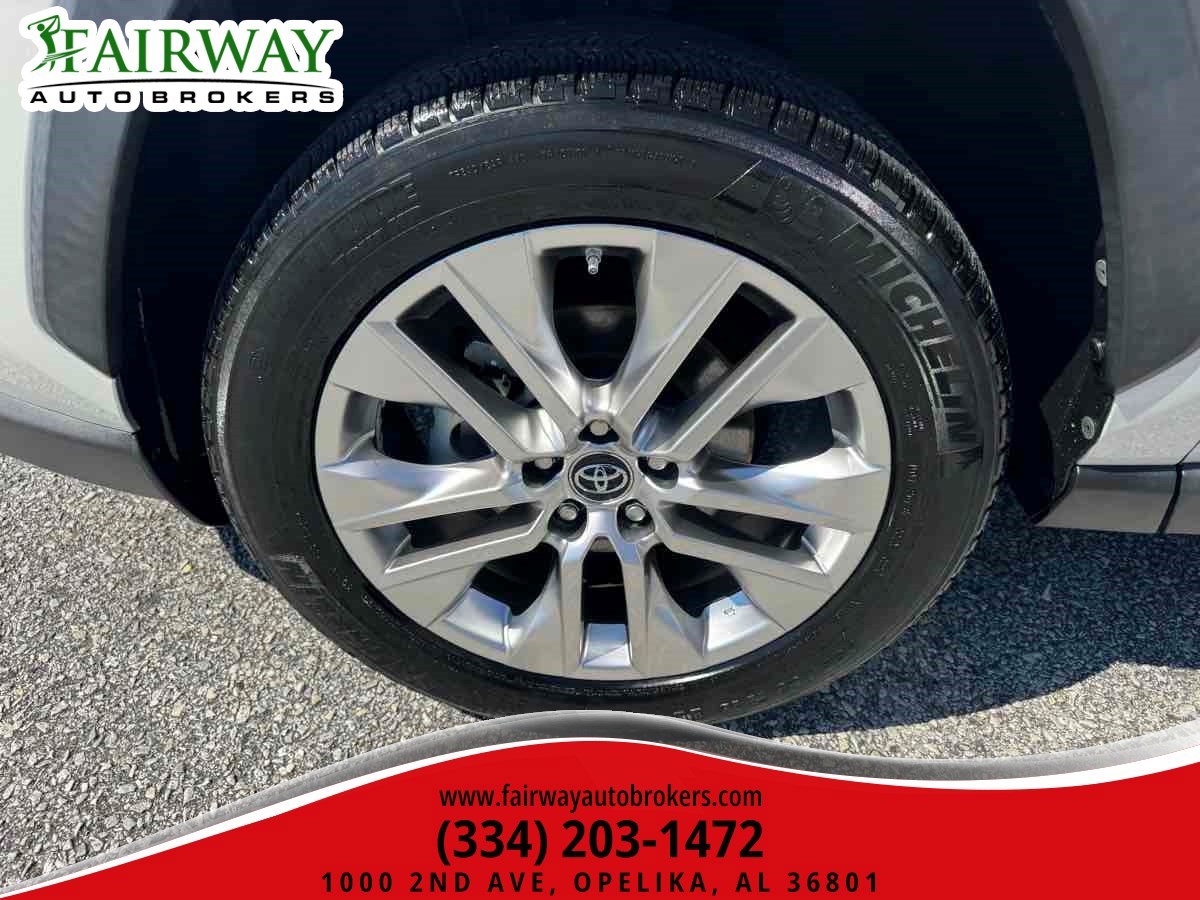 Used 2019 Toyota RAV4 Limited w/ Cold Weather Package FWD image 32