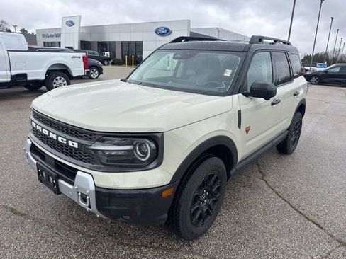 Used 2025 Ford Bronco Sport Badlands AWD/4WD image 2