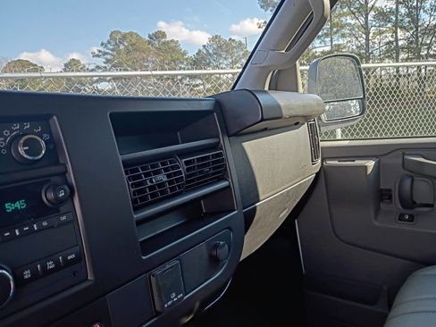 Used 2022 Chevrolet Express 2500 w/ Driver Convenience Package image 15