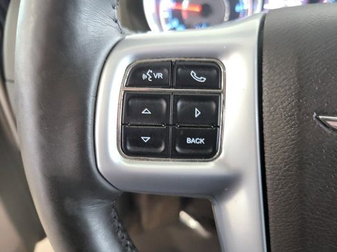 Used 2013 Chrysler Town & Country Touring-L w/ Driver Convenience Group image 21