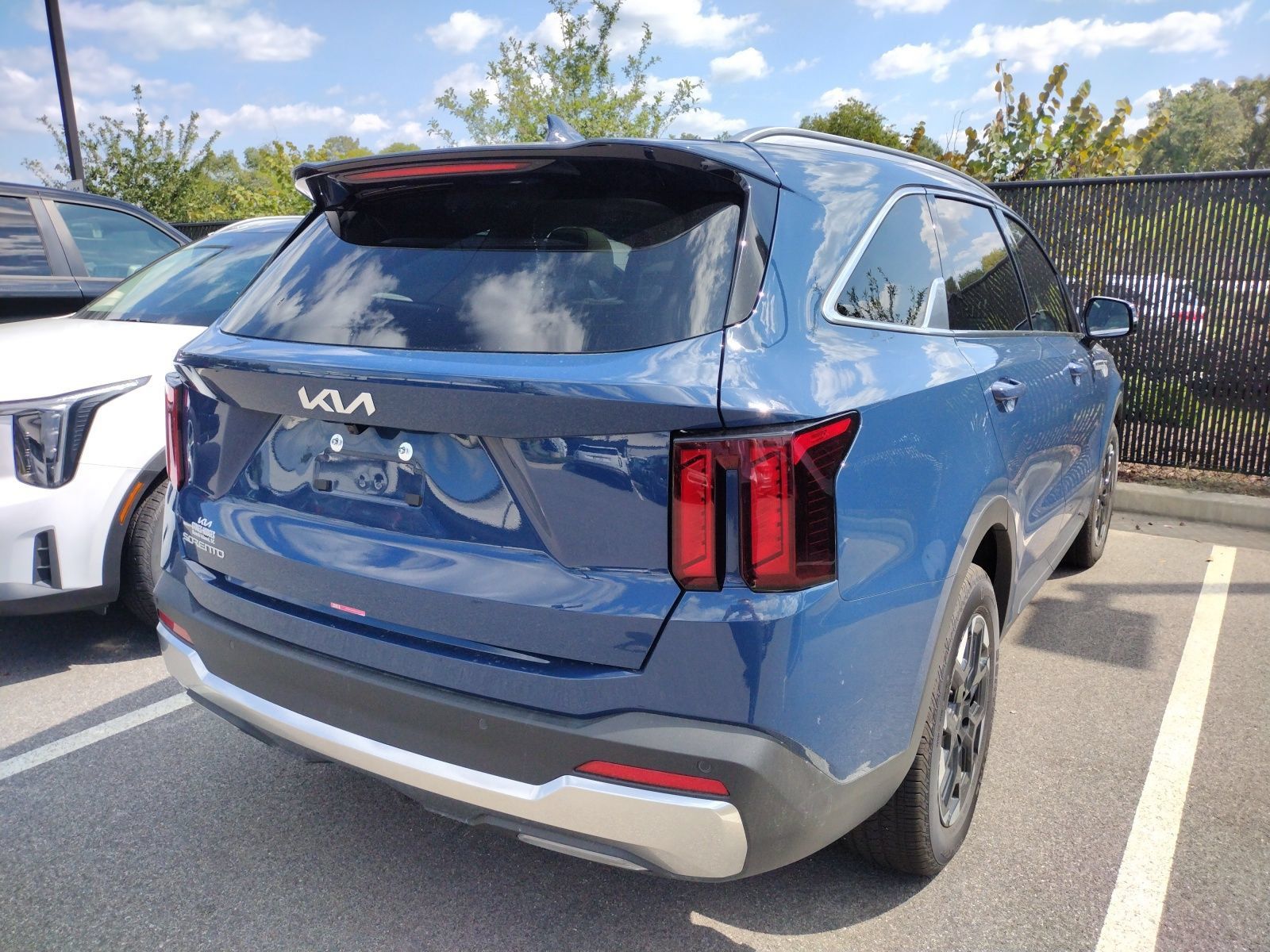 Used 2026 Kia Sorento S w/ S Panoramic Sunroof Package FWD image 3