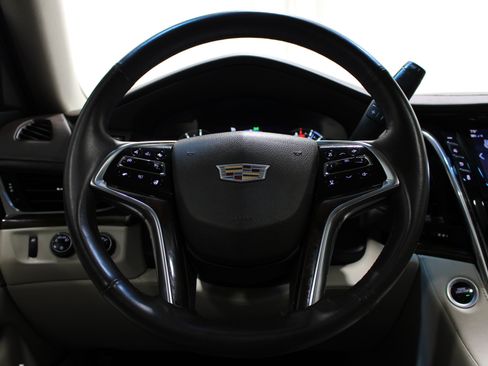 Used 2017 Cadillac Escalade ESV Luxury AWD/4WD image 11
