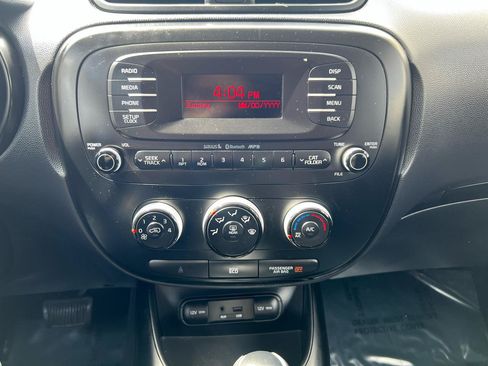 Used 2014 Kia Soul FWD image 19