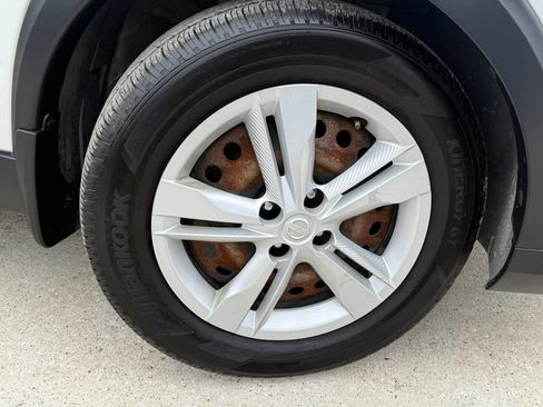 Used 2018 Nissan Kicks S image 22