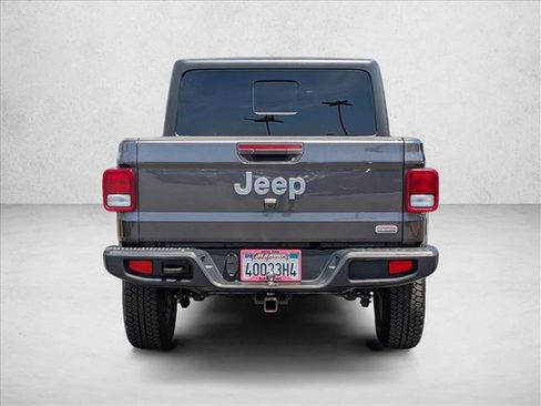 Used 2020 Jeep Gladiator Overland AWD/4WD image 7
