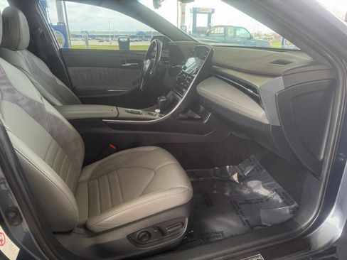 Used 2019 Toyota Avalon Touring w/ Advanced Safety Package image 20