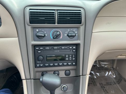 Used 2003 Ford Mustang Convertible RWD image 20