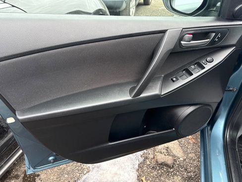 Used 2011 MAZDA MAZDA3 i Touring image 22