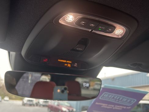 Used 2021 Volvo XC40 T5 Inscription w/ Advanced Package image 14