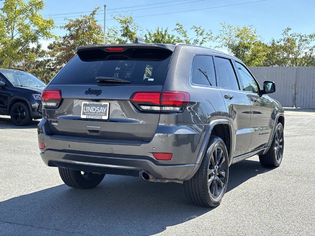 Used 2019 Jeep Grand Cherokee Altitude AWD/4WD image 3