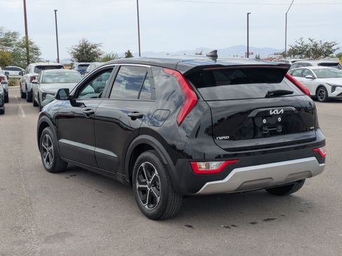 Certified 2025 Kia Niro LX FWD image 3