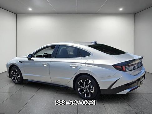 Used 2025 Hyundai Sonata SEL FWD image 3