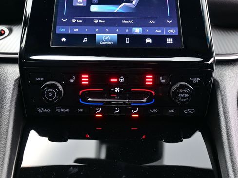 Used 2024 Jeep Grand Cherokee Altitude image 21