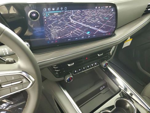 New 2026 Chevrolet Suburban LS image 18