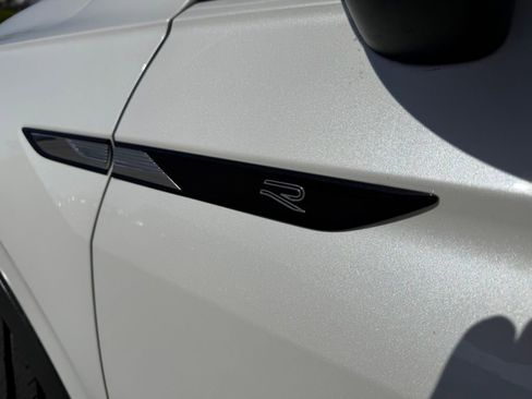 Used 2023 Volkswagen Tiguan SE R-Line image 10