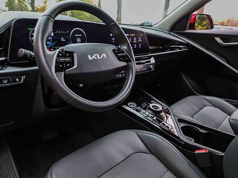Certified 2024 Kia Niro Wind w/ Wind Preserve Package image 7