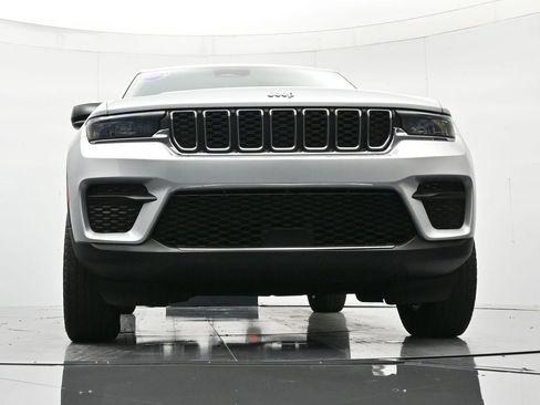 Used 2023 Jeep Grand Cherokee Laredo image 37