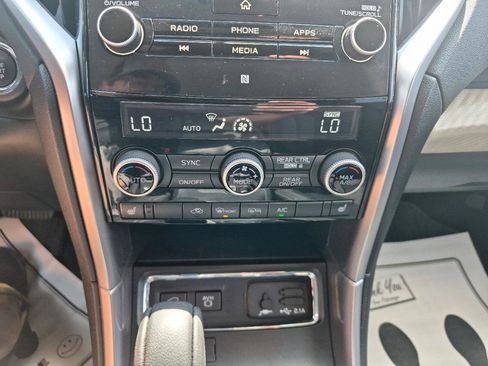 Used 2022 Subaru Ascent Premium w/ Convenience Package AWD/4WD image 23