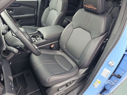 Certified 2025 Honda Pilot TrailSport image 8