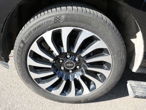 Used 2022 Lincoln Navigator Black Label image 15