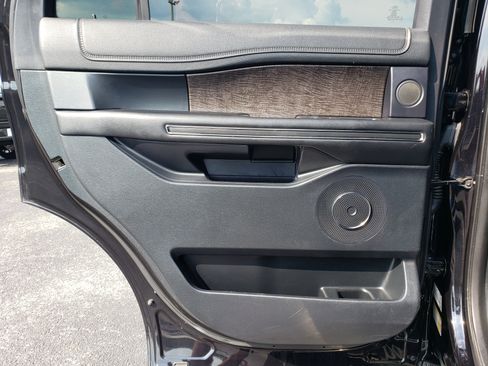 Used 2020 Ford Expedition Limited RWD image 31