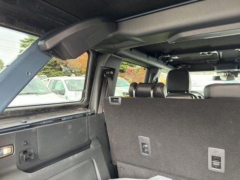 New 2025 Ford Bronco Outer Banks w/ Black Appearance Package image 33