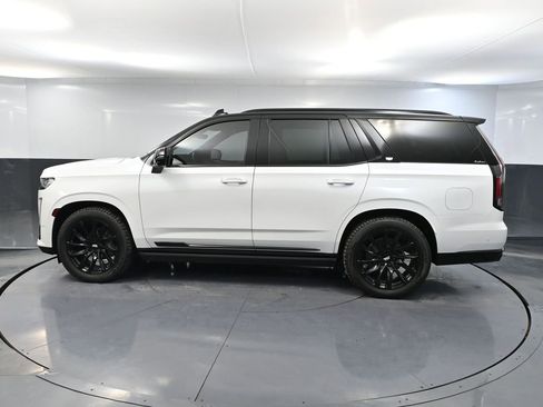 Used 2024 Cadillac Escalade Sport w/ LPO, ONYX Package image 9