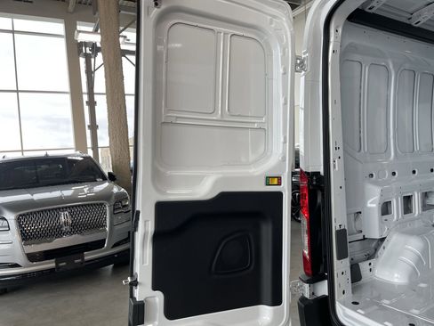 New 2024 Ford Transit 250 148 Medium Roof image 32