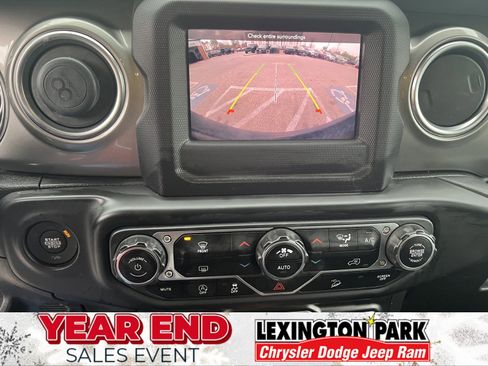 Used 2020 Jeep Wrangler Unlimited Sahara image 21