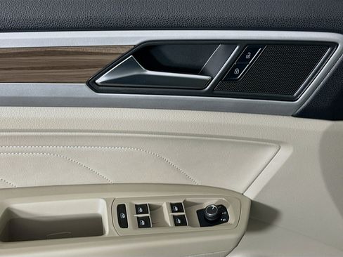 Used 2022 Volkswagen Atlas SEL image 15