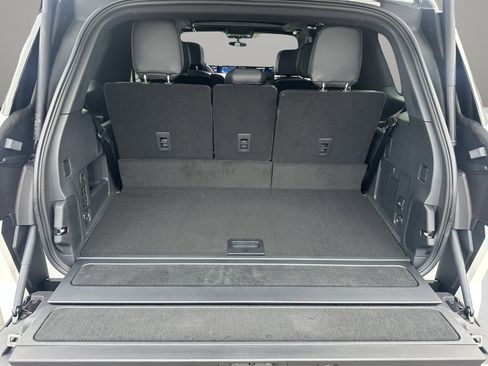 New 2026 Lincoln Navigator Reserve w/ Jet Appearance Package AWD/4WD image 7