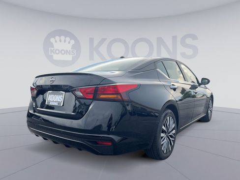 Used 2025 Nissan Altima 2.5 SV FWD image 7