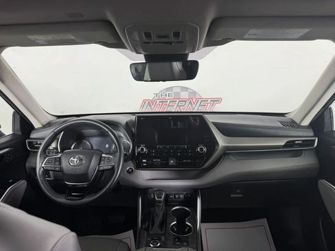 Used 2020 Toyota Highlander Limited image 11