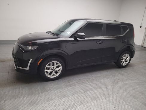 Used 2023 Kia Soul LX w/ LX Technology Package FWD image 2