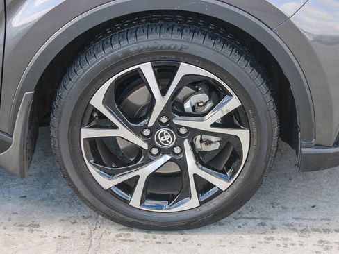 Used 2021 Toyota C-HR XLE image 11