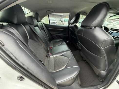 Used 2018 Toyota Camry XSE FWD image 9