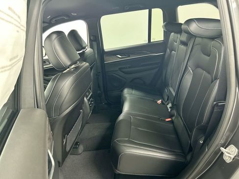 Used 2025 Jeep Grand Cherokee Limited w/ Black Appearance Package image 20