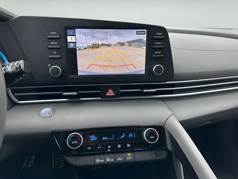 Used 2025 Hyundai Elantra Sport image 14