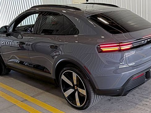 Used 2025 Porsche Macan 4 Electric AWD/4WD image 4