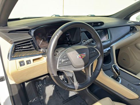 Used 2017 Cadillac XT5 FWD image 12