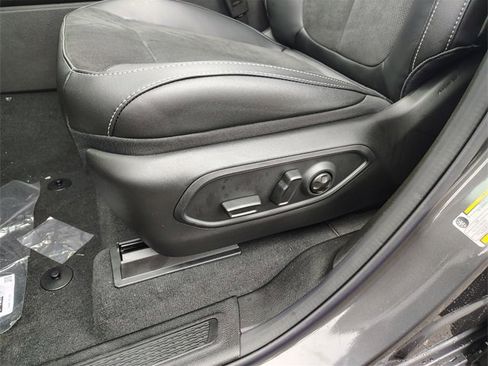 New 2025 Jeep Grand Cherokee Altitude image 15