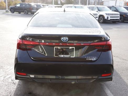 Used 2021 Toyota Avalon Limited image 4