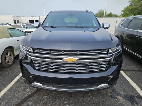 Used 2023 Chevrolet Suburban Premier AWD/4WD image 2