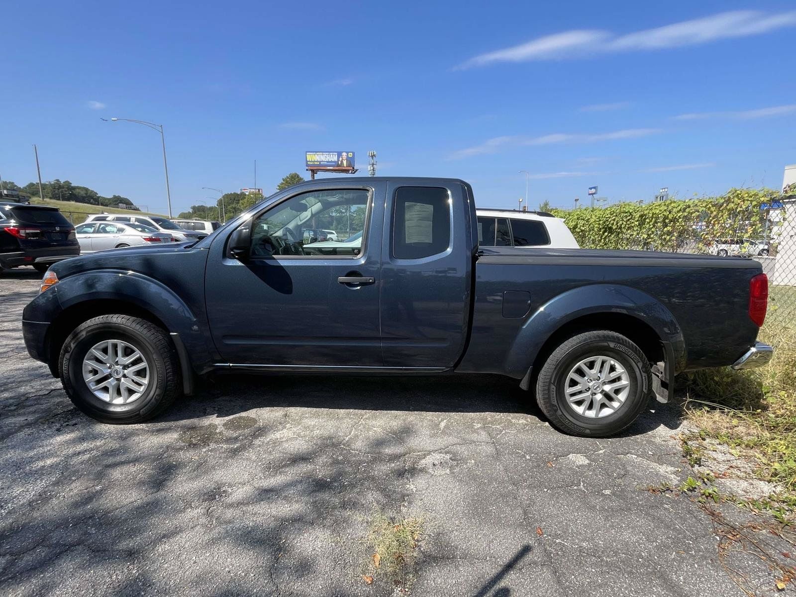 Used 2021 Nissan Frontier SV AWD/4WD image 2