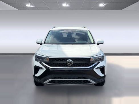 Used 2023 Volkswagen Taos SE FWD image 6