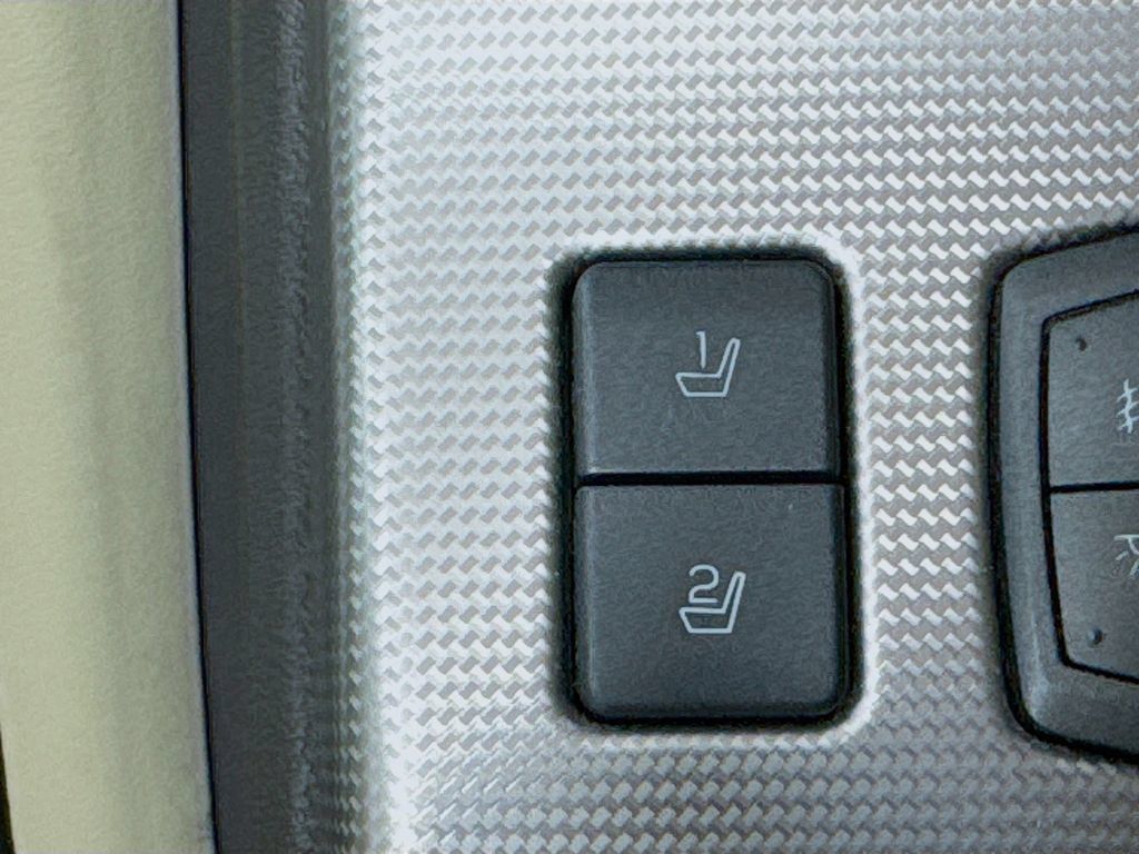 Used 2015 Lincoln MKX FWD w/ Equipment Group 102A image 24